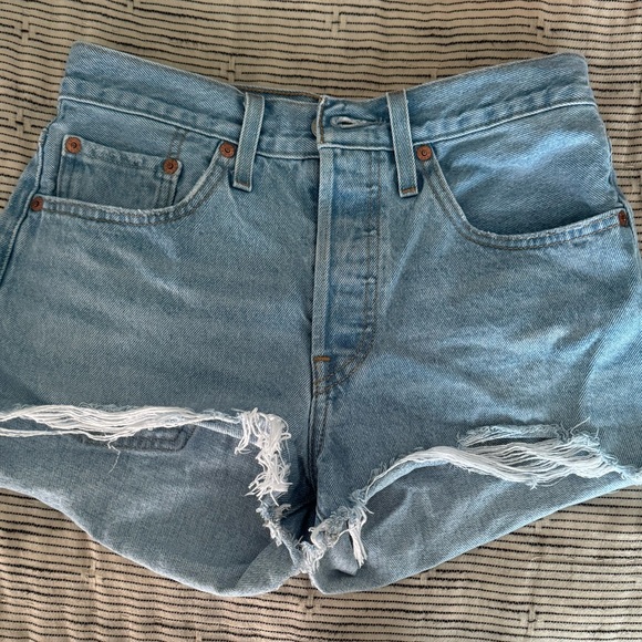 Levi’s shorts - Picture 3 of 6